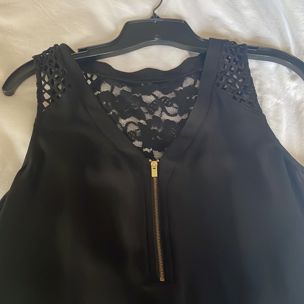 Express Sleeveless Top - Picture 2 of 6